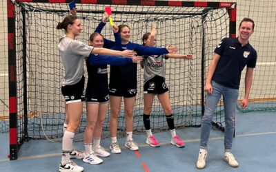 Jugendnationalspielerinnen an der Pfeife